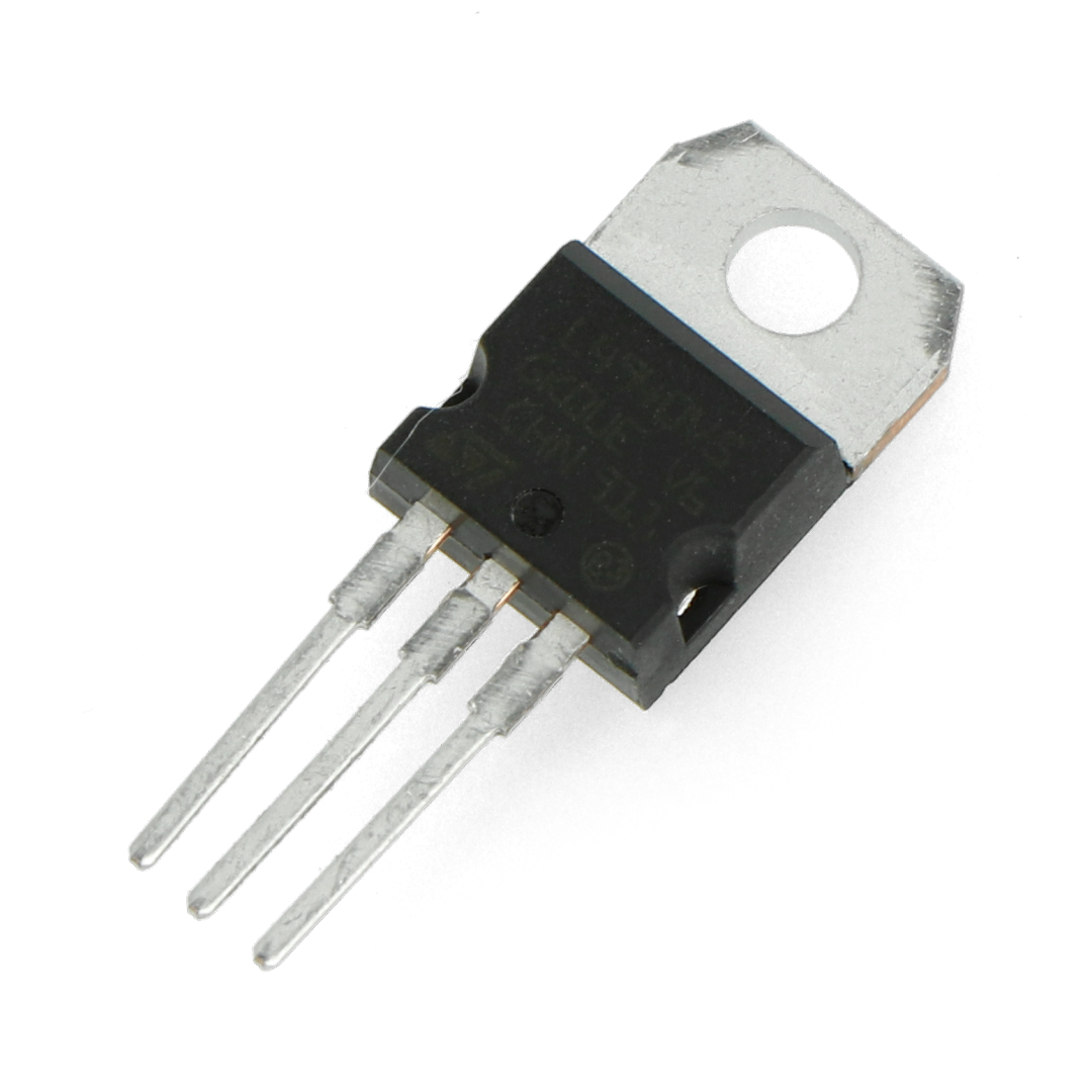 5 V voltage stabilizer with capacitors