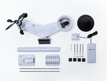 Set of components for station assembly