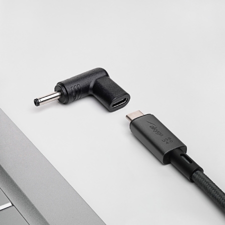 The Akyga AK-ND-C05 adapter is a convenient solution for charging laptops equipped with a 3.5 x 1.35 mm connector using