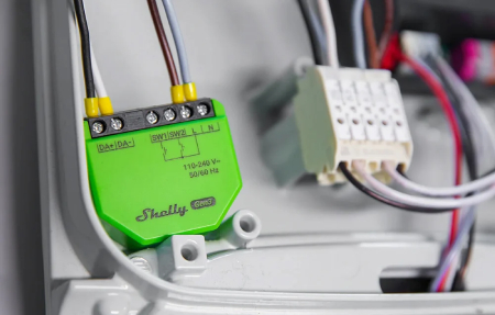 An advanced lighting dimmer designed for DALI systems, which enables precise control of the brightness of luminaires without