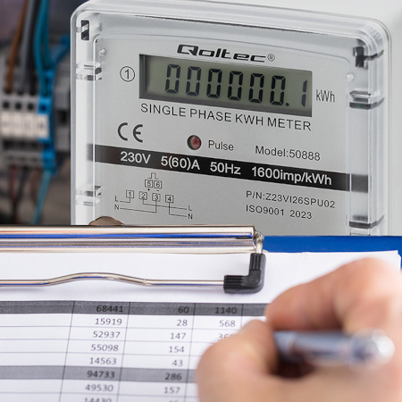 Single-phase 230 V energy consumption meter for DIN rail - Qoltec 50888