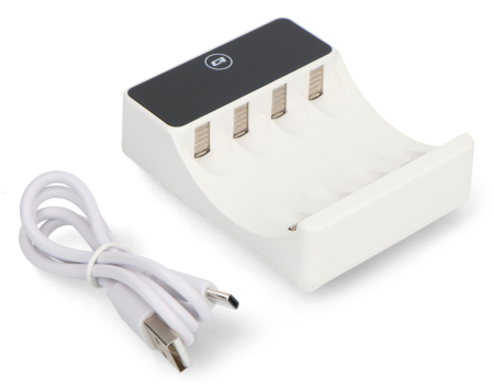 Power supply via USB Type-C allows you to use the charger in various situations - both at home and on the go