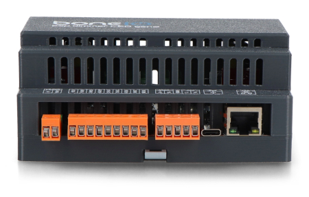 Independent 10A fuses protect the controller and connected receivers against the effects of overload and short circuit